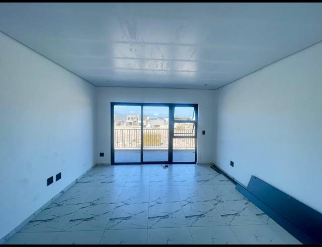 4 BEDROOM FREESTANDING FOR SALE IN SANDOWN
